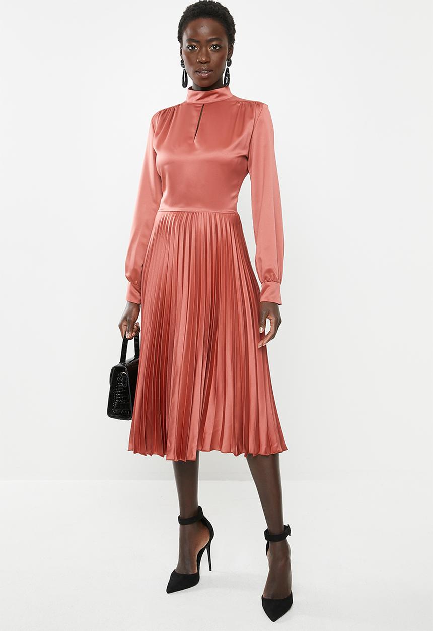 MILLA - Pleated midi dress - rust 