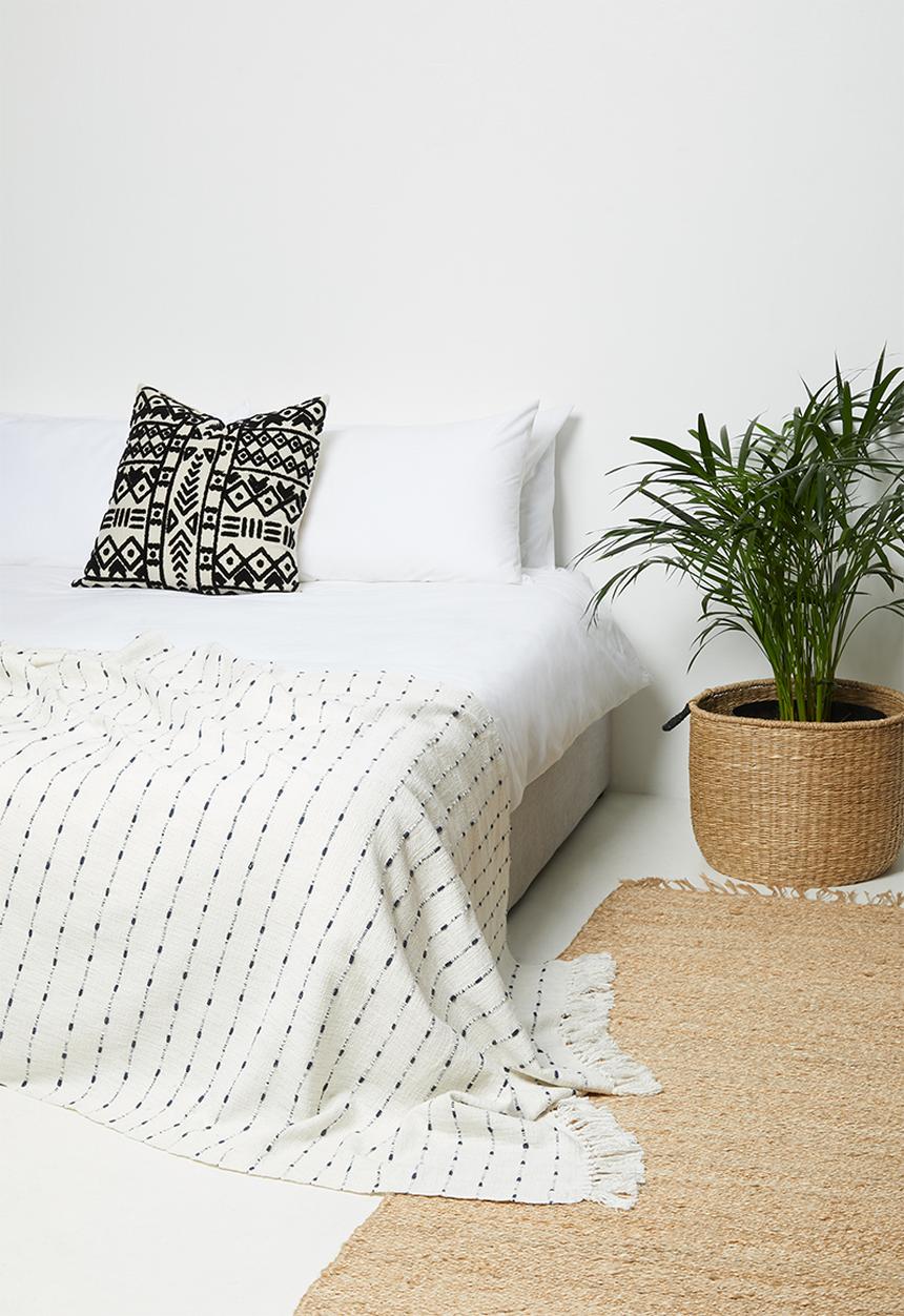 Sixth Floor - Bobble cotton throw - navy blue