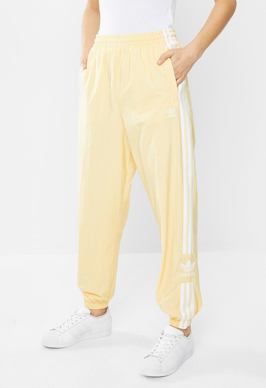 adidas Originals - Adicolour lock up track pants - yellow