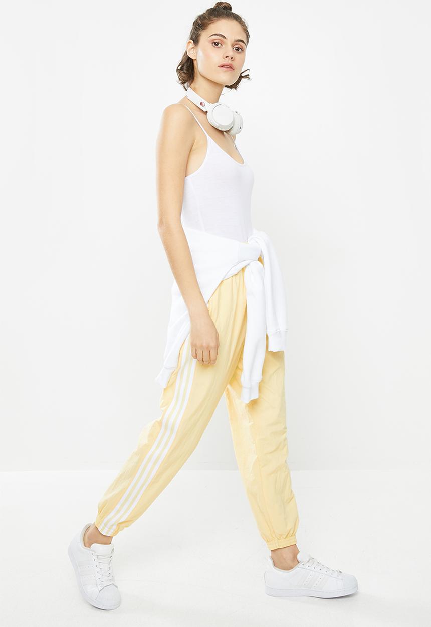 adidas Originals - Adicolour lock up track pants - yellow