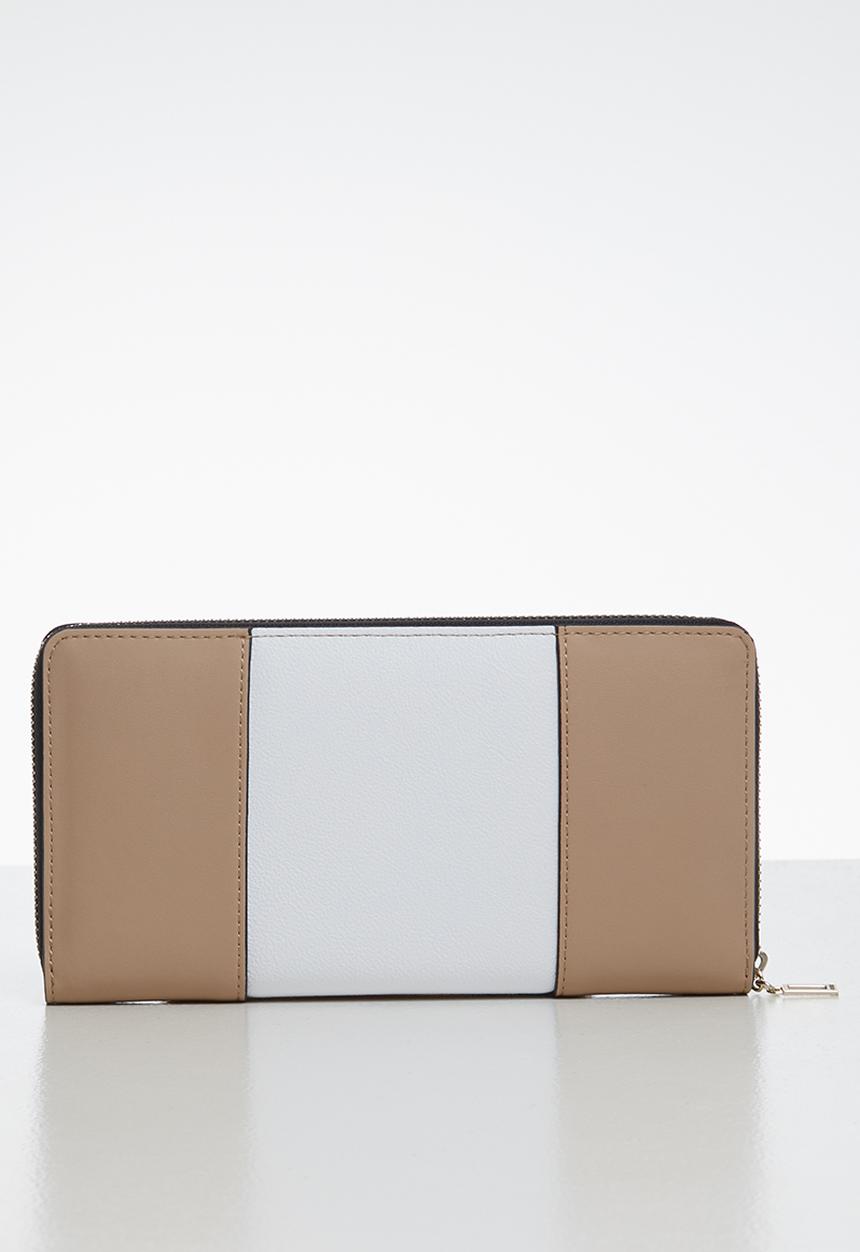 GUESS - Holly slg cheque organizer - white & beige 