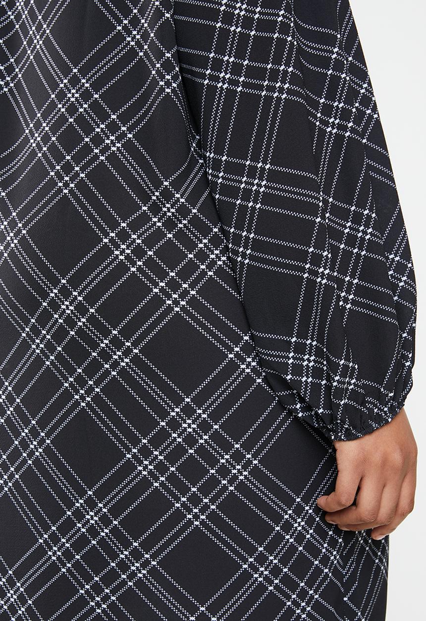 edit Plus - Cuffed balloon sleeve shift dress (plus) - black & white 