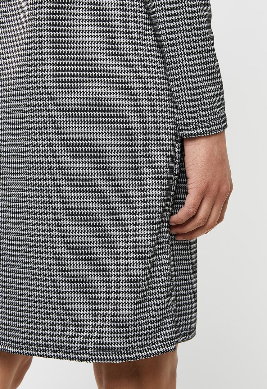 edit - Slashneck shift dress - black & white 