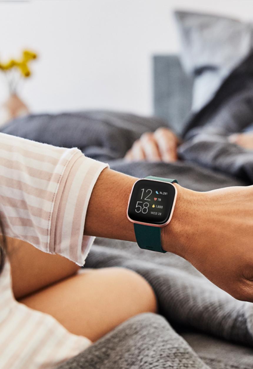 Fitbit - Fitbit versa 2 - emerald/copper rose