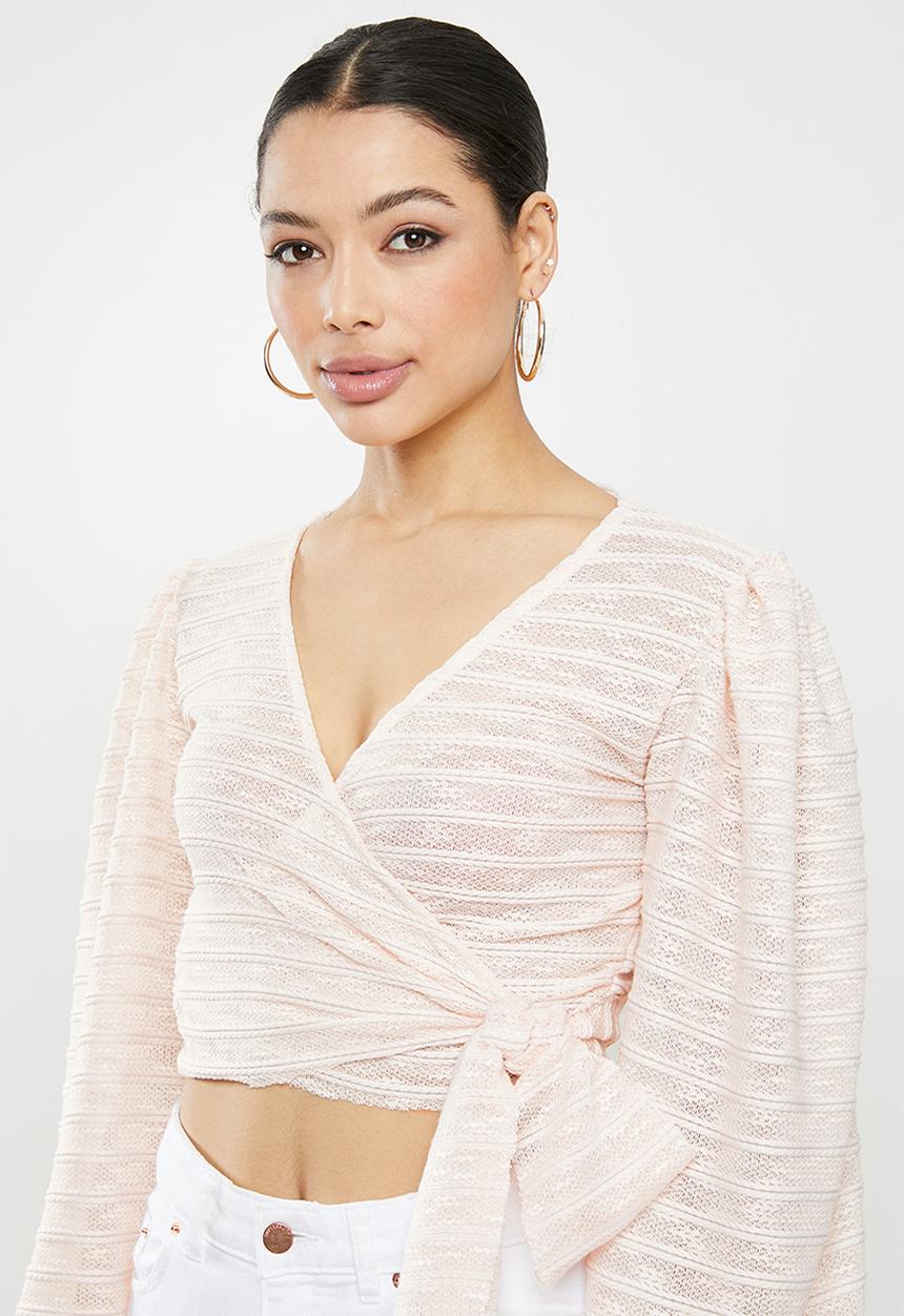 Missguided - Textured cut and sew balloon sleeve tie front crop - pink