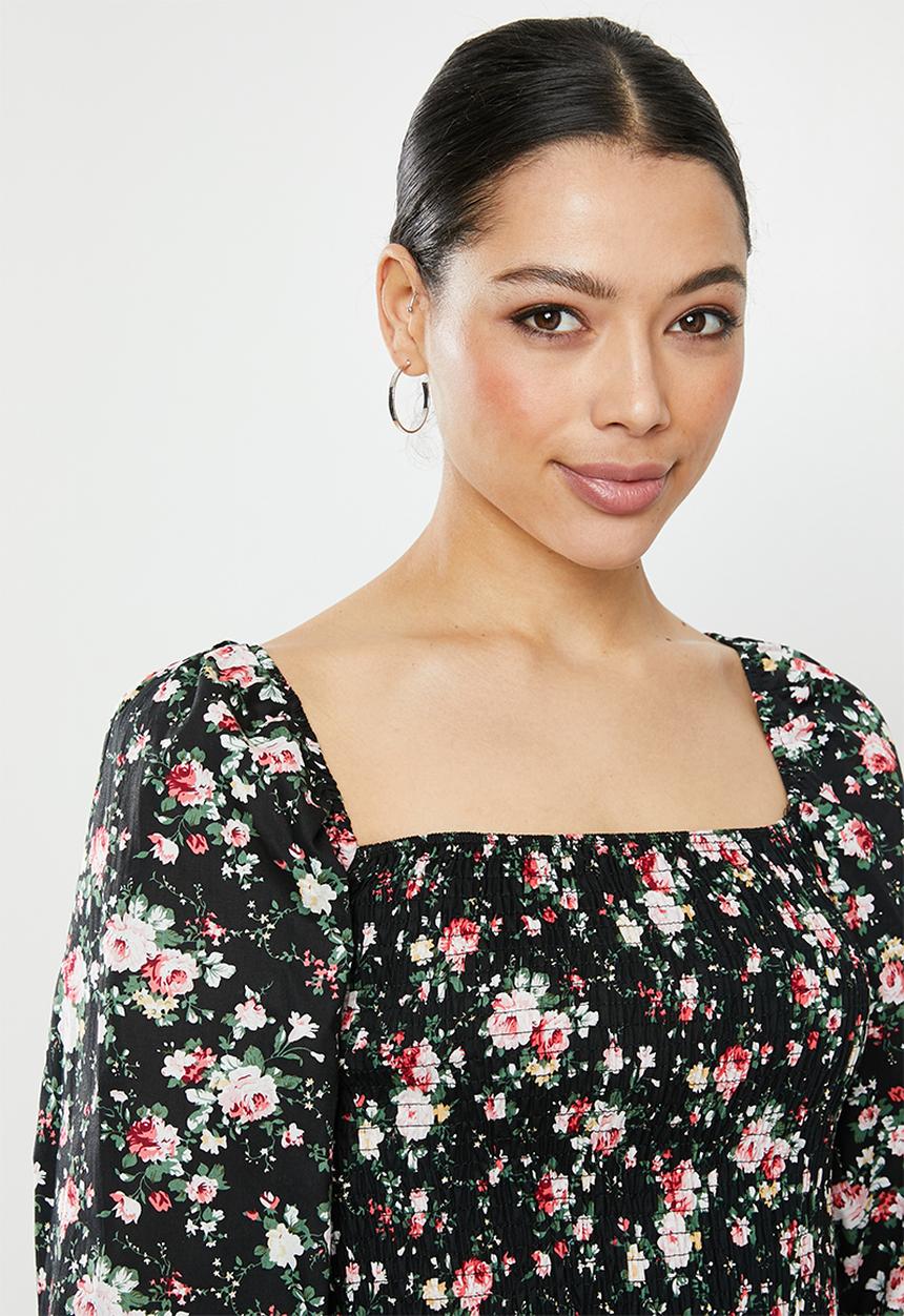Missguided - Shirred body puff sleeve milkmaid top rose print - black
