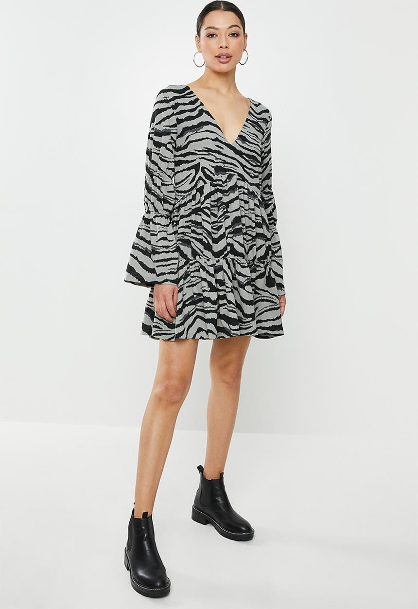 Missguided - V neck tiered smock dress - khaki