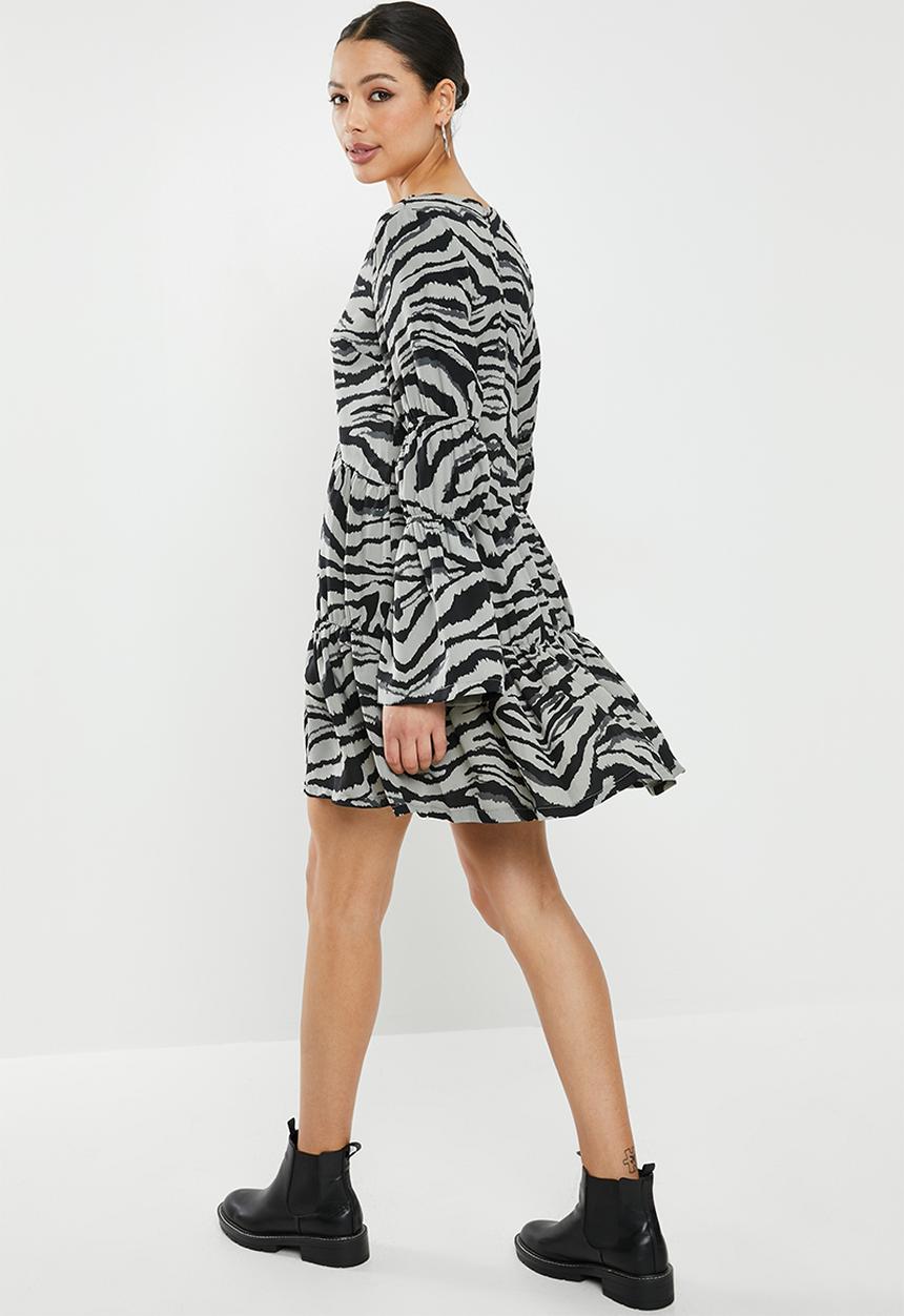 Missguided - V neck tiered smock dress - khaki