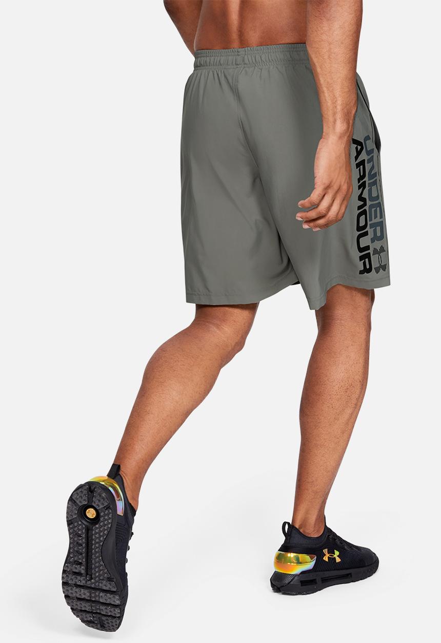 Under Armour - Woven graphic wordmark short - gravity green