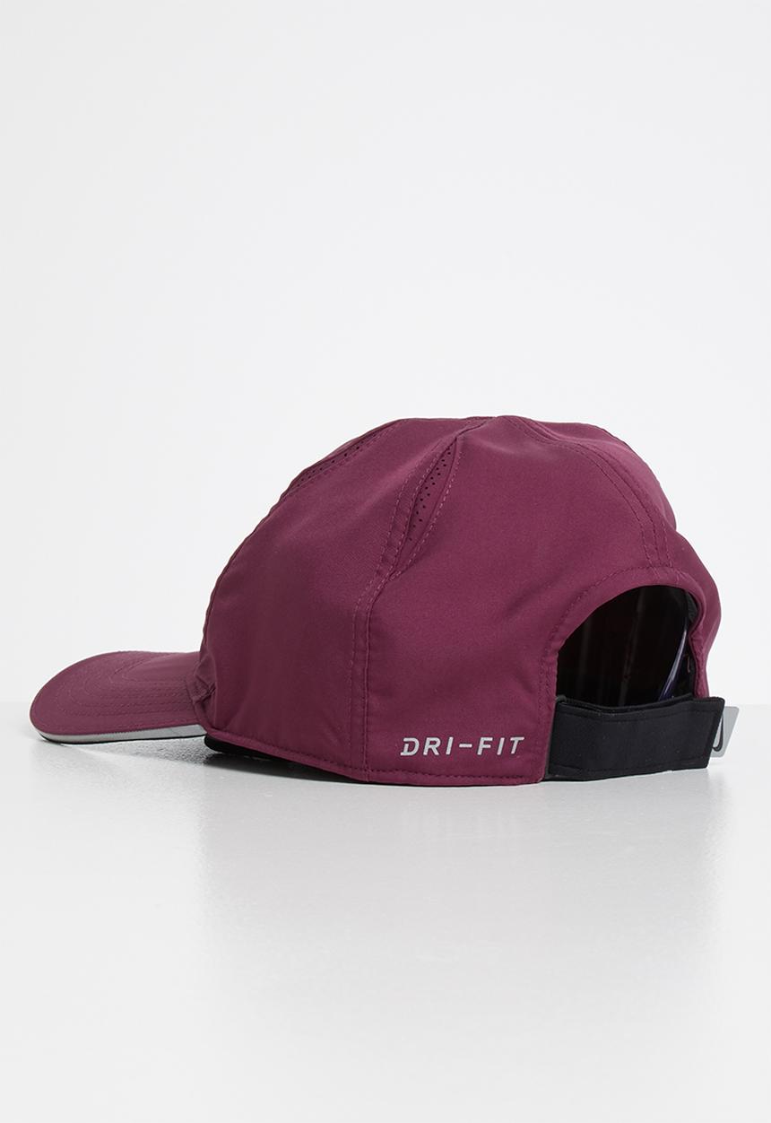 Nike - U nk dry arobill fthlt cap - villain red