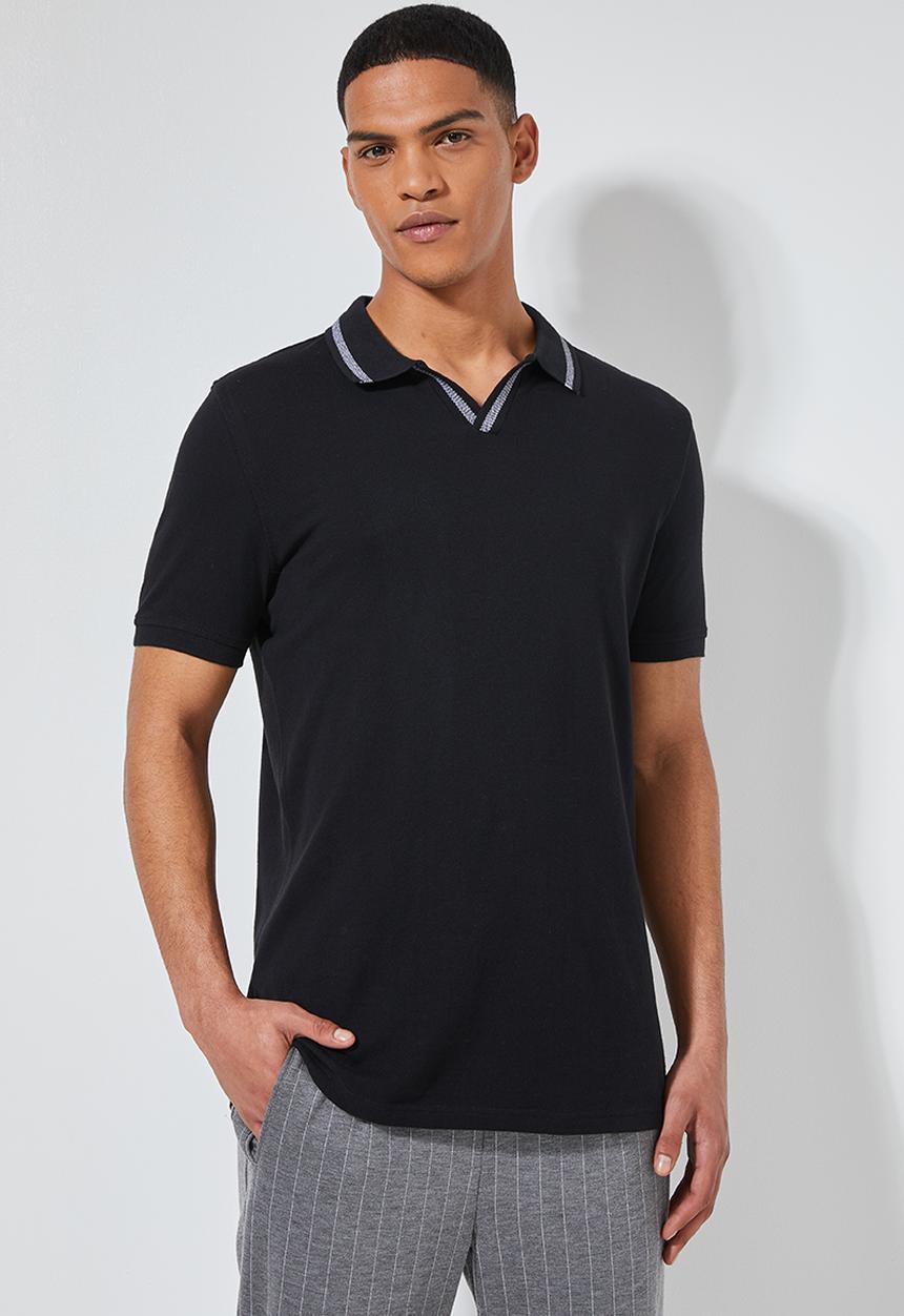 Superbalist - Luka notch neck pique golfer - black