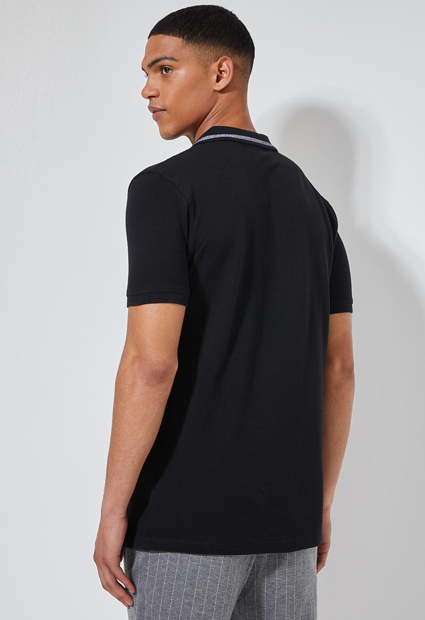 Superbalist - Luka notch neck pique golfer - black