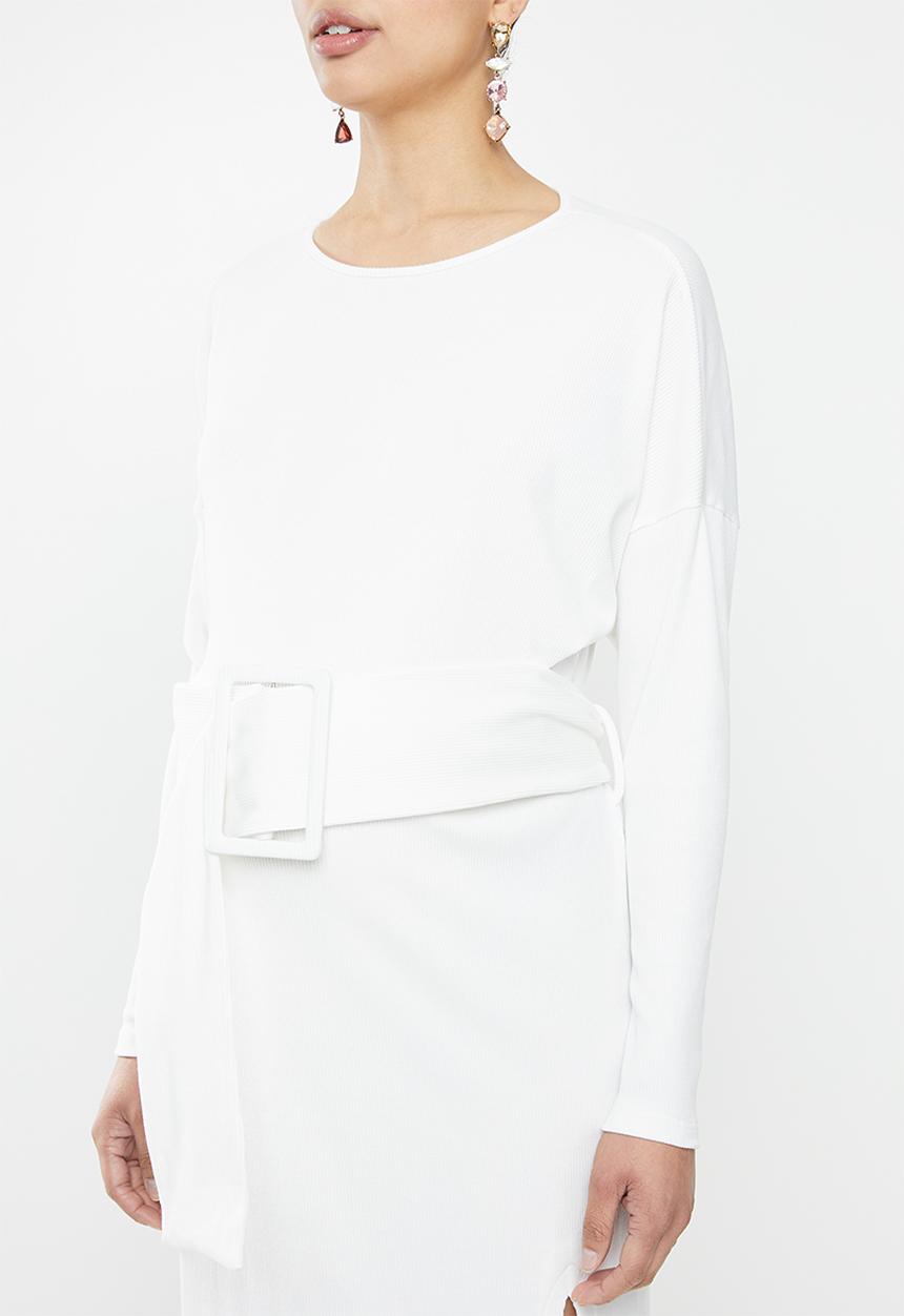 Glamorous - Maternity long sleeve belted dress with front slit - white