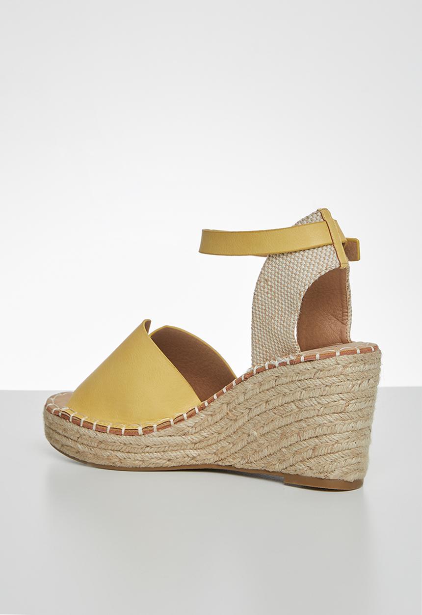 Miss Black - Letaba wedge heel - yellow