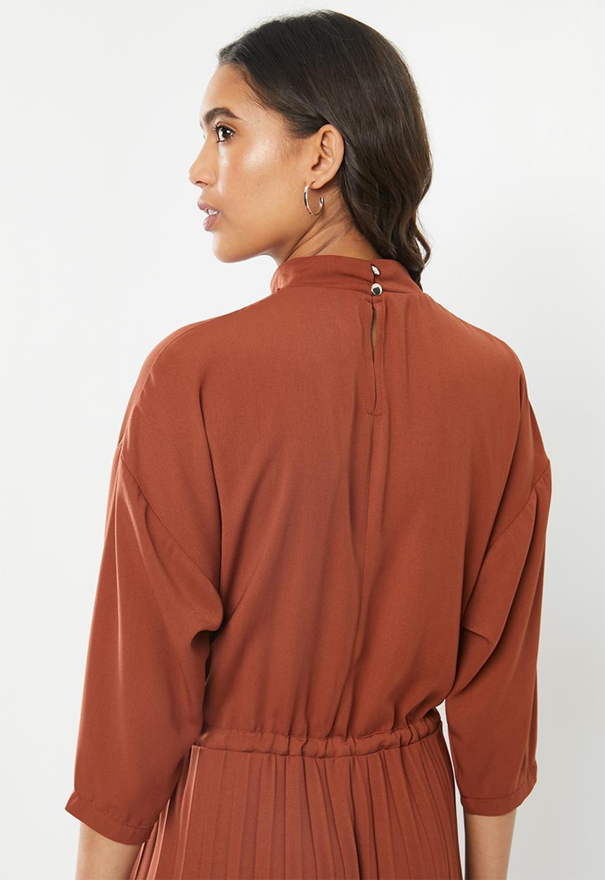 Me&B - Turtle neck pleated dress with drawstring - rust