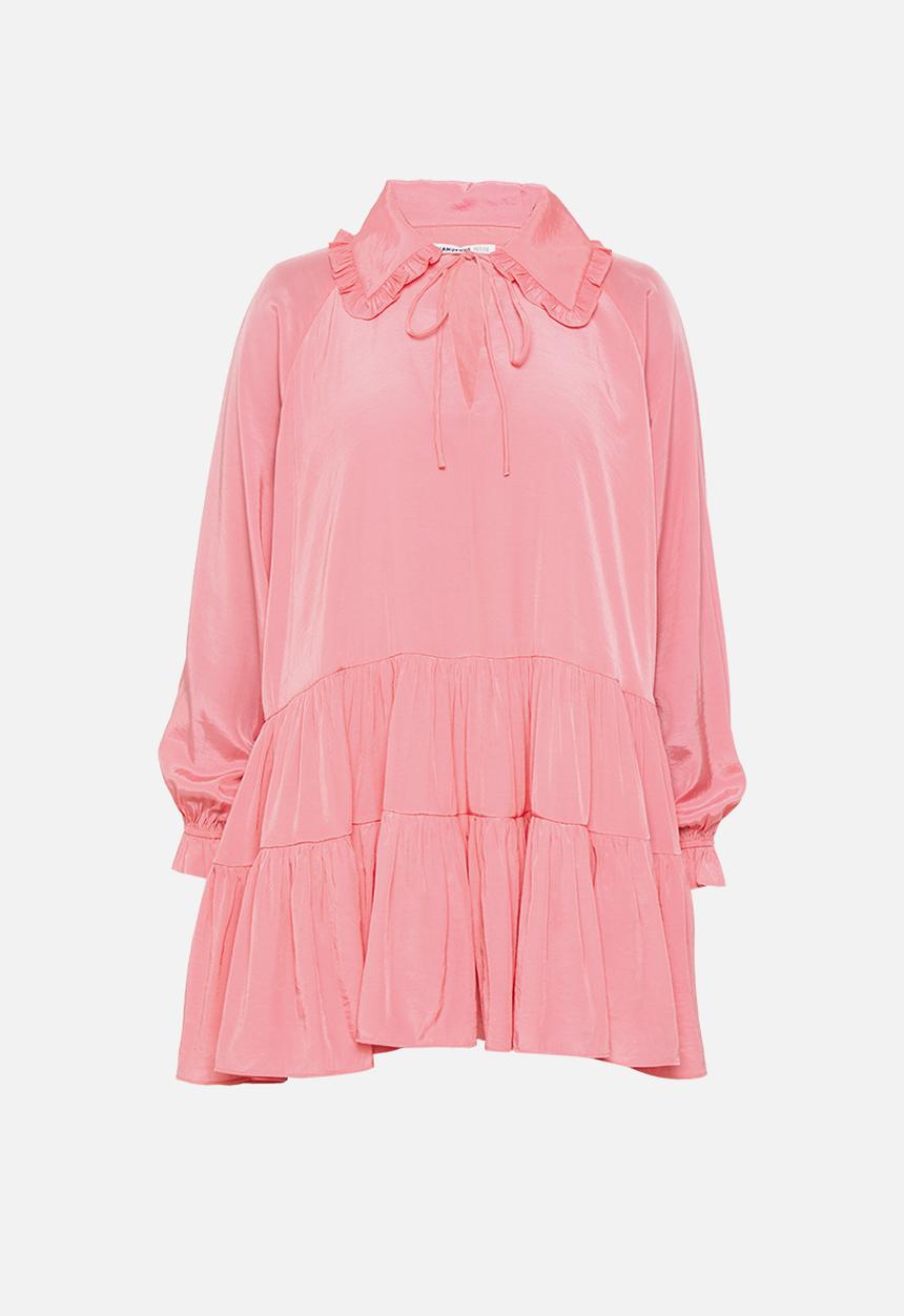 Glamorous - Petite drop waist tiered v-neck dress - pink