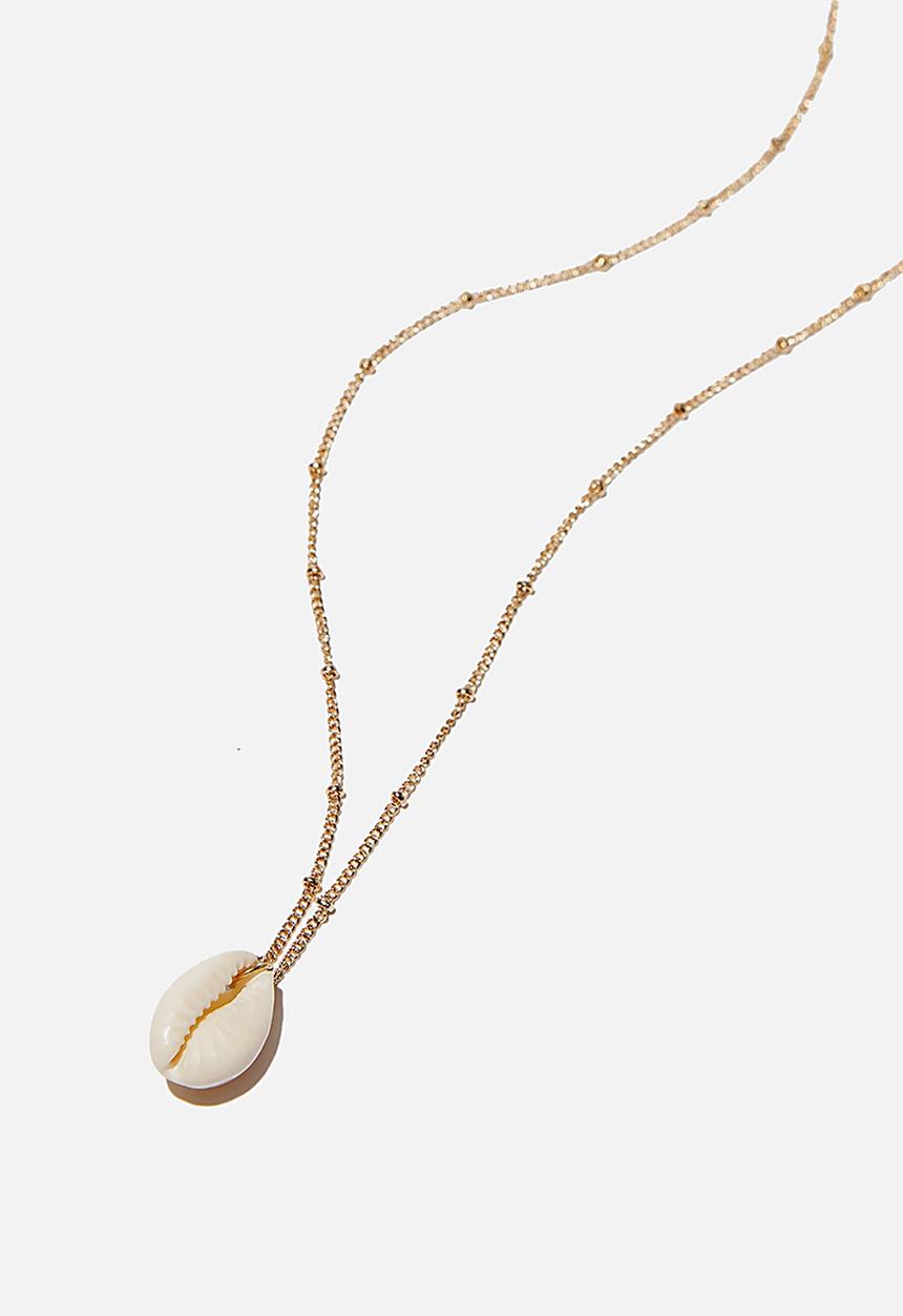 Rubi - Single chain cowrie  - natural & gold
