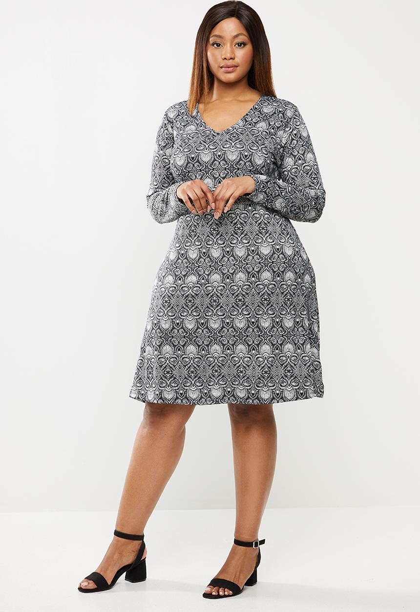 edit Plus - V-neck fit & flare dress - black & white