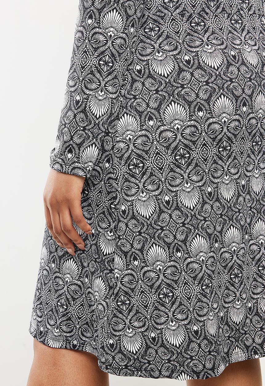 edit Plus - V-neck fit & flare dress - black & white