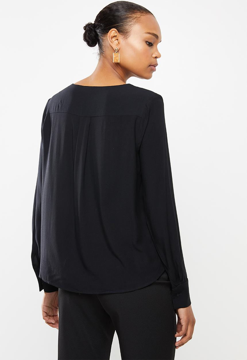 edit - Notch neck blouse - black
