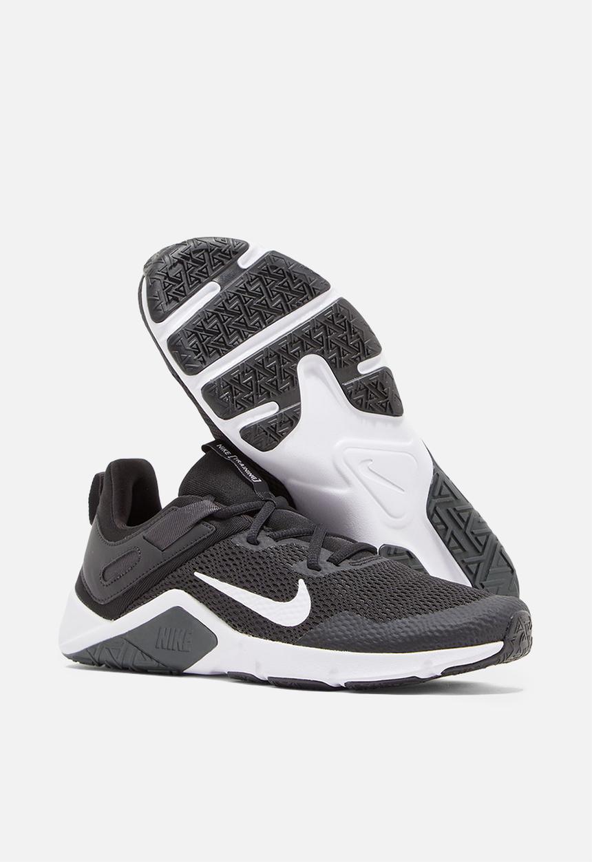 Nike - Legend essential - black / white-dk smoke grey