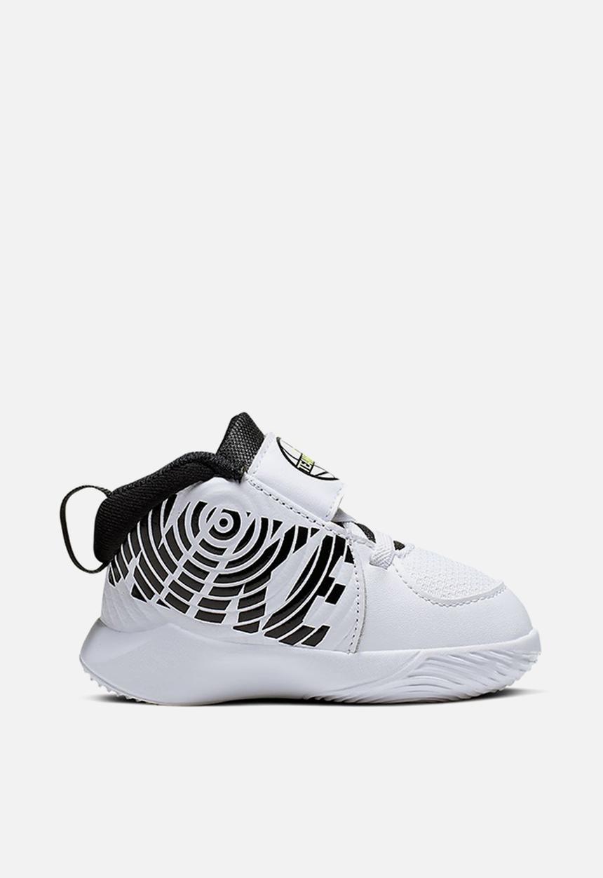 Nike - Nike team hustle d 9 - white/black-volt
