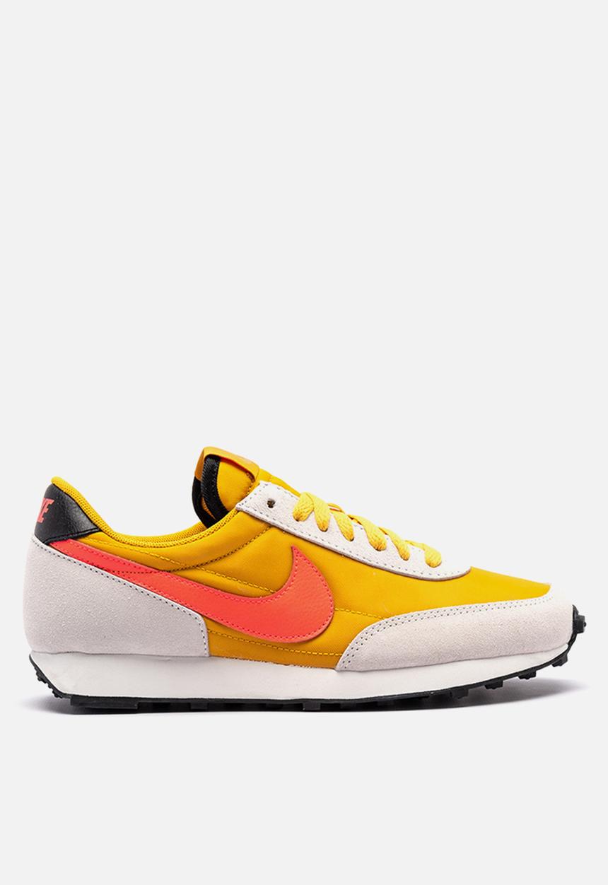 Nike - Daybreak - dark sulfur / flash crimson-summit white