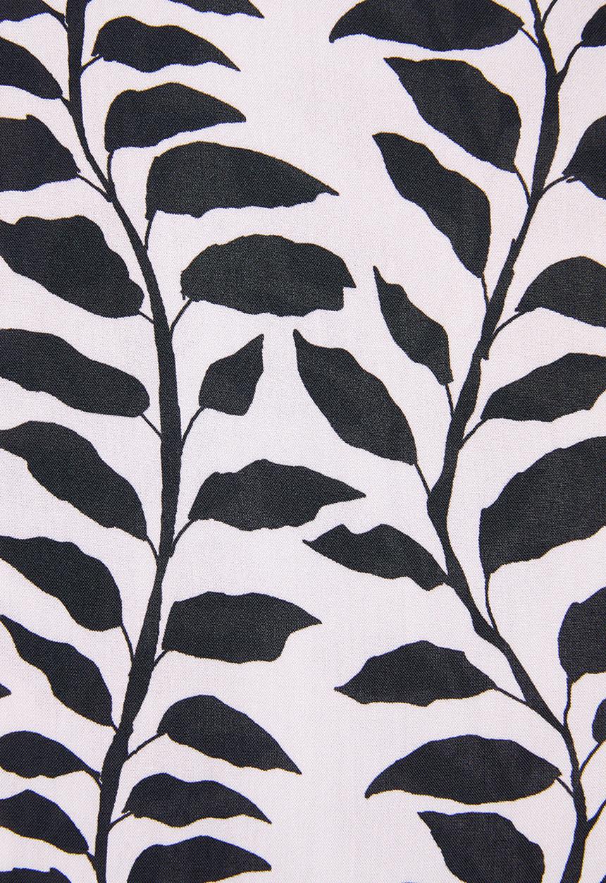 Superbalist - Short black leaf print robe - black & neutral
