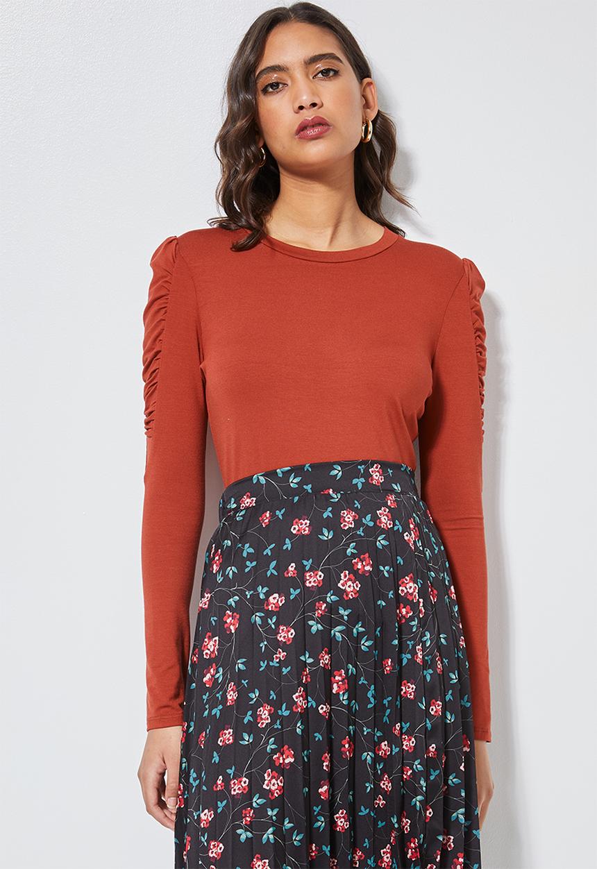 Superbalist - Gauged sleeve viscose top - rich rust