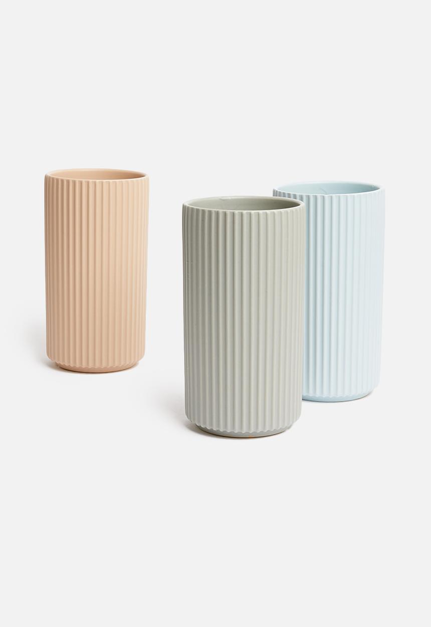 H&S - Ribbed vase - grey