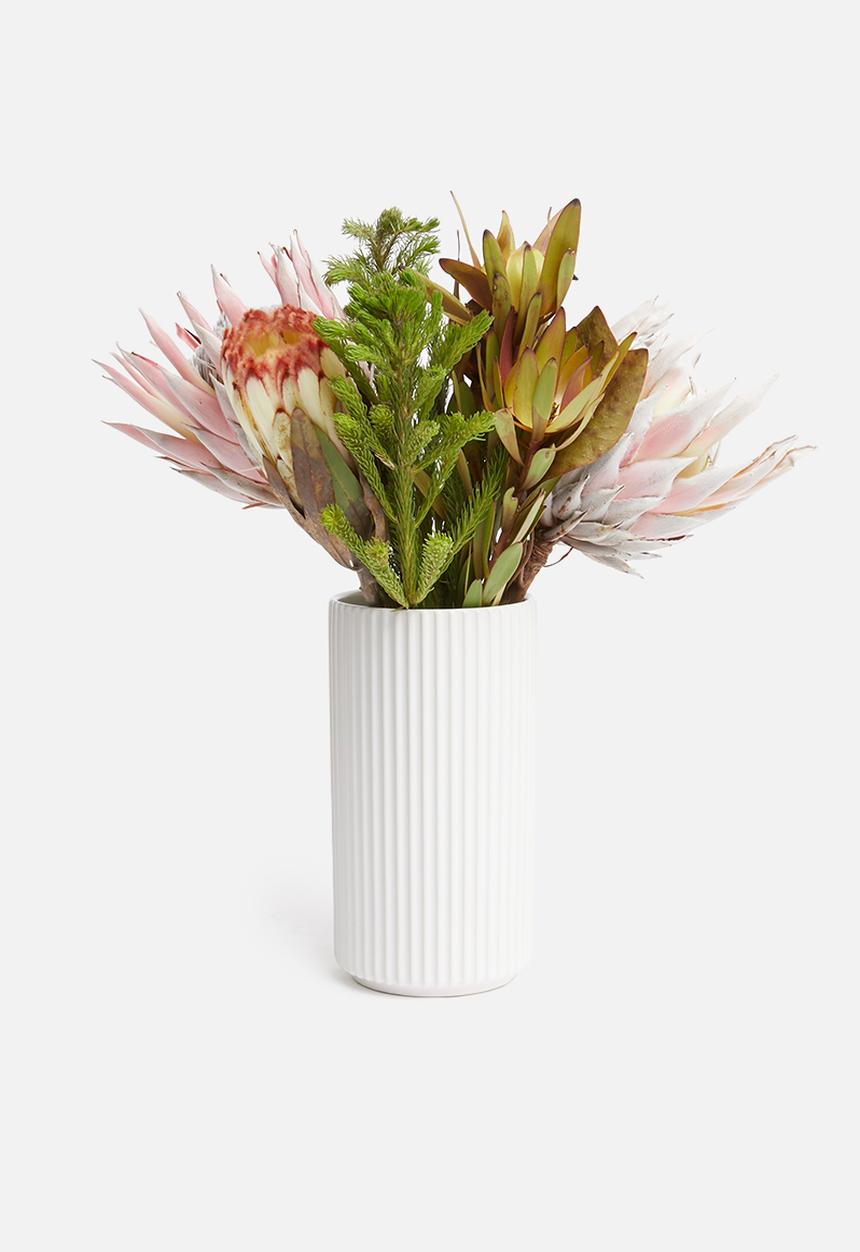 H&S - Ribbed vase - white