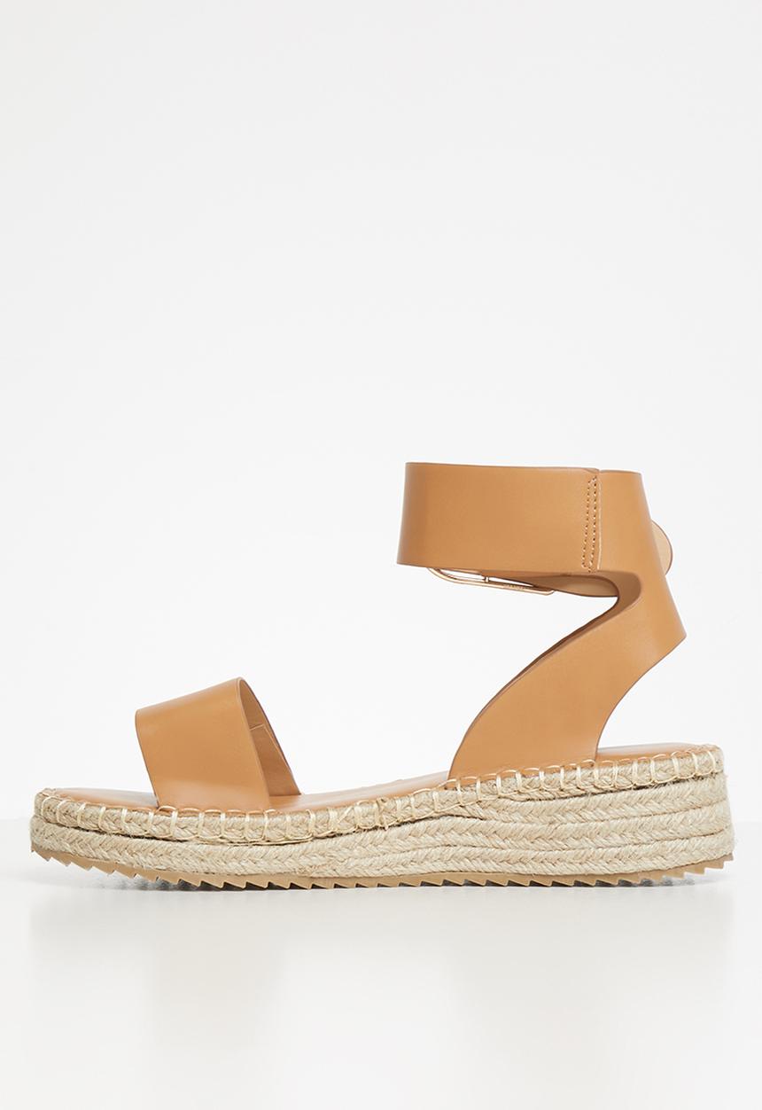 Plum - Chic sandal - tan