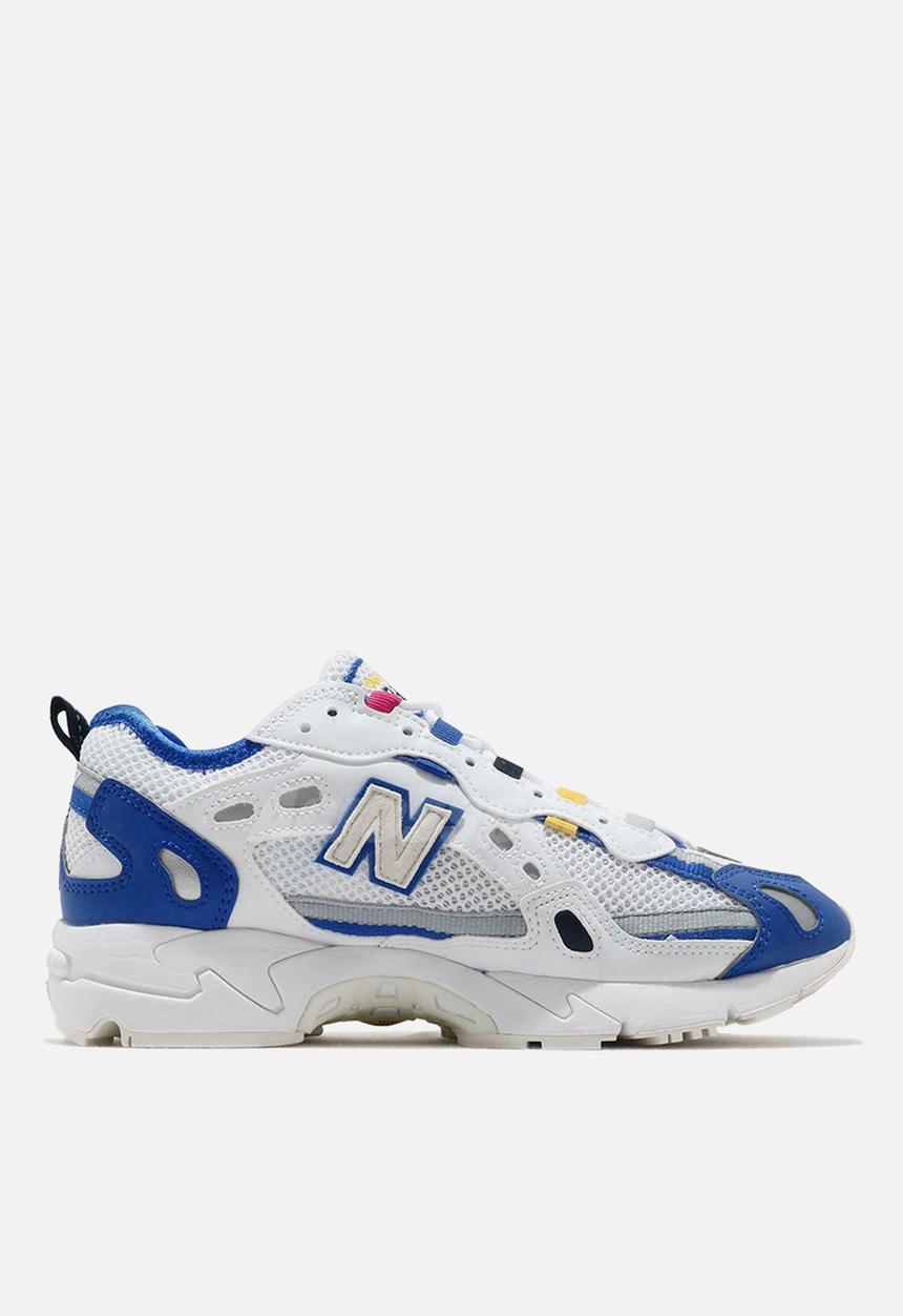 New Balance  - 827 - white / blue