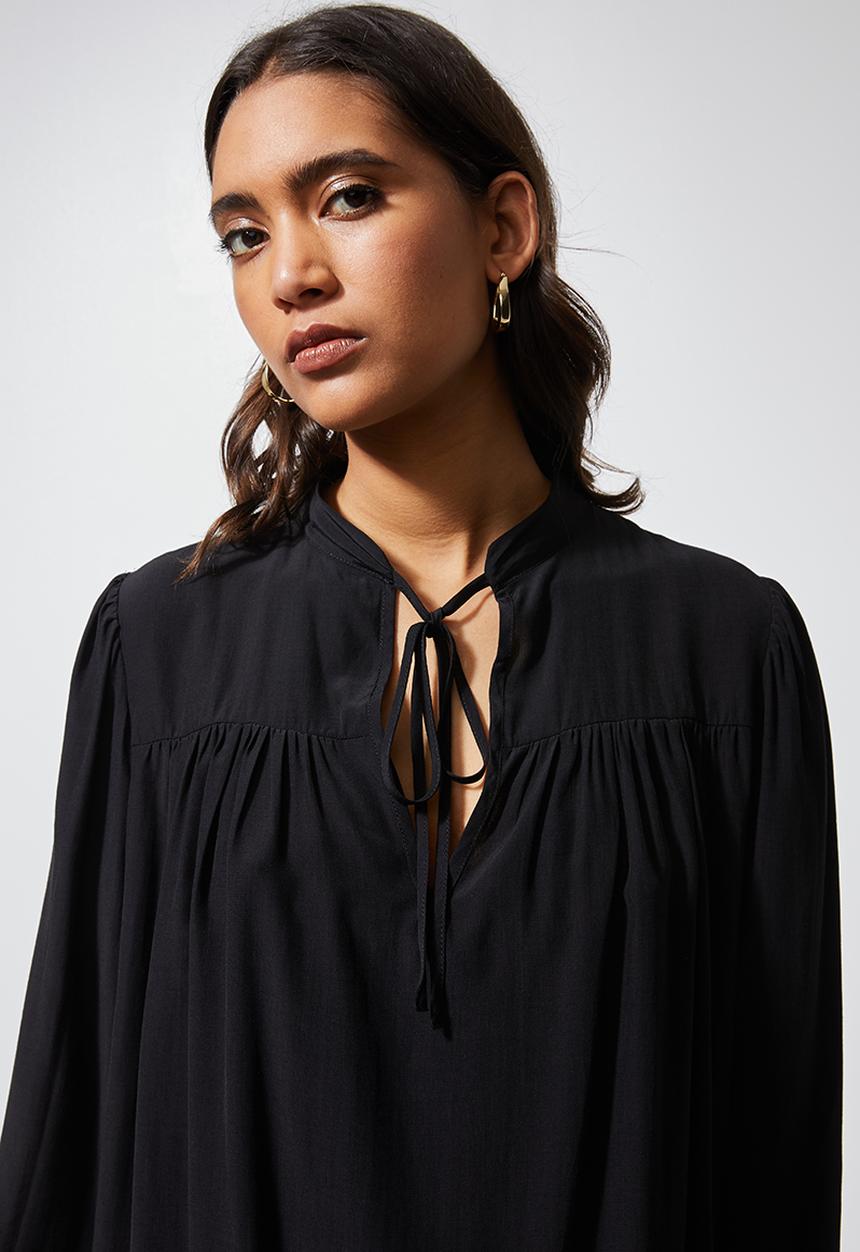 Superbalist - Longline tie blouse - black