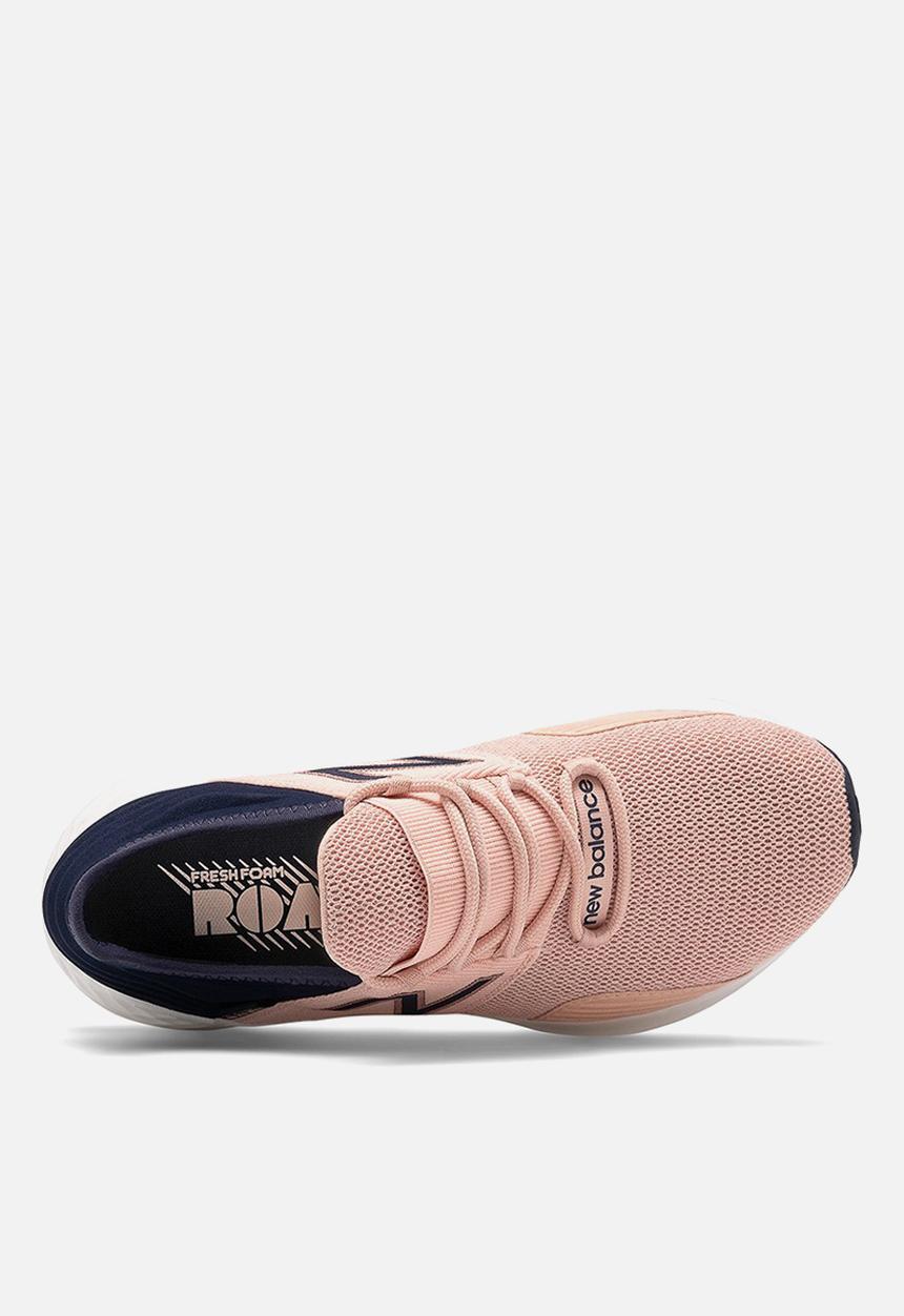 New Balance  - Fresh foam roav - black/light pink