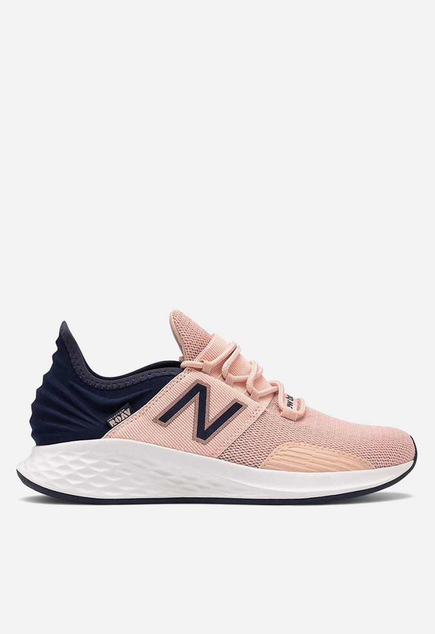 New Balance  - Fresh foam roav - black/light pink