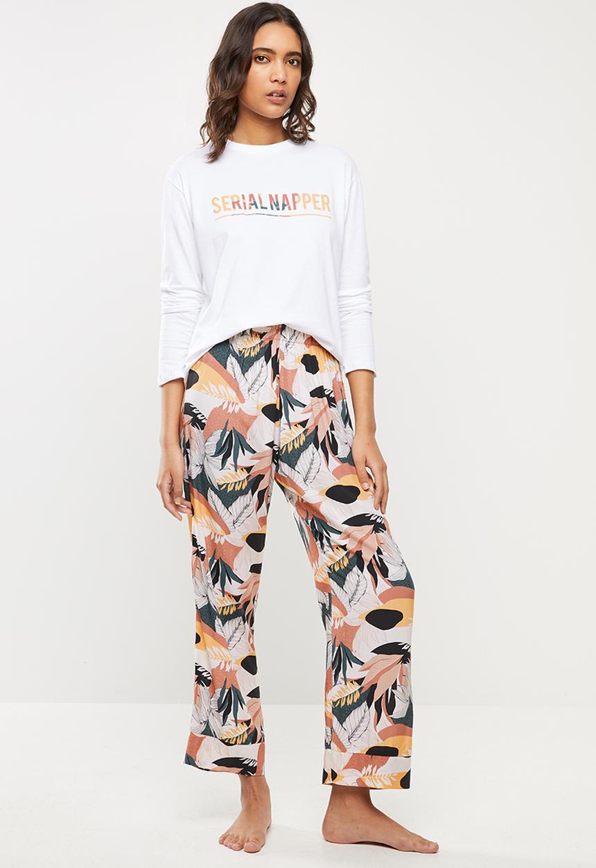 Superbalist - Sleep long sleeve top & pants set - milk & modern print