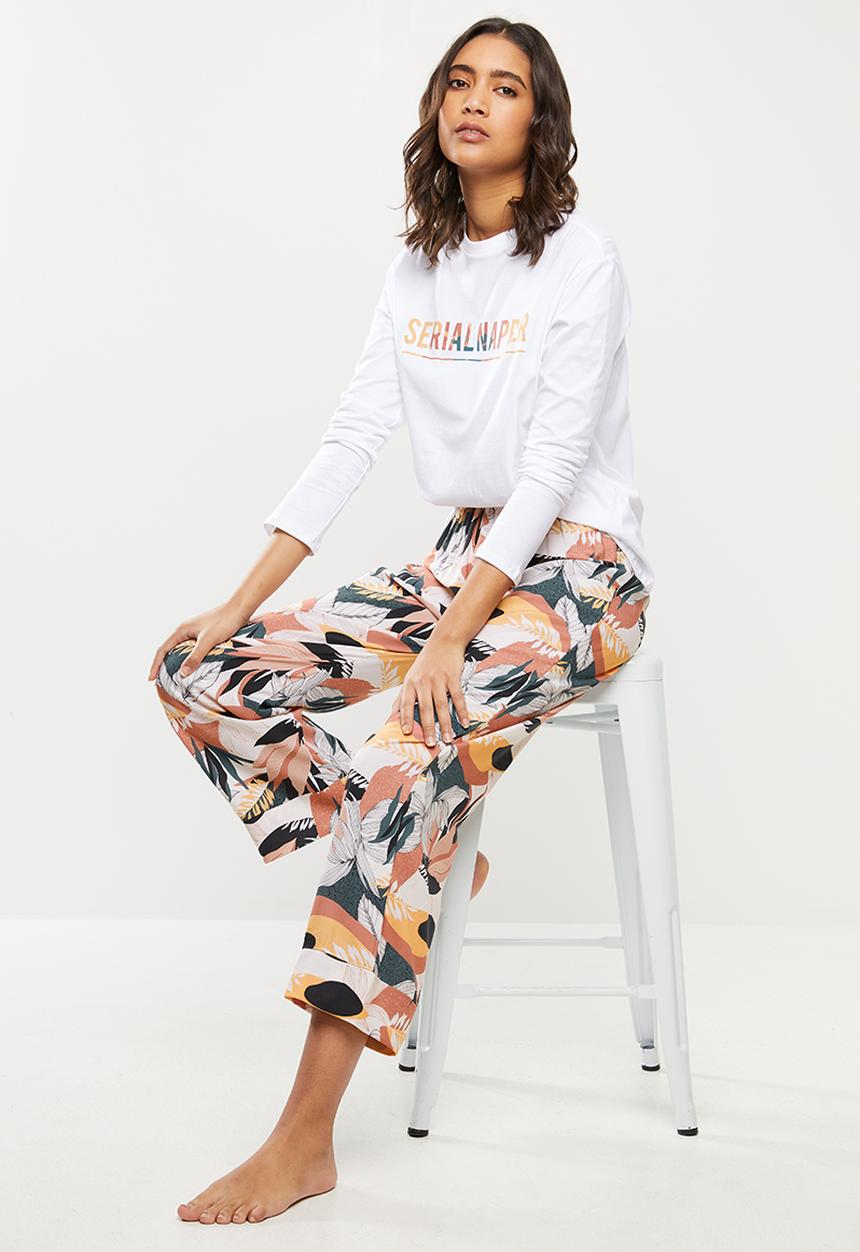 Superbalist - Sleep long sleeve top & pants set - milk & modern print