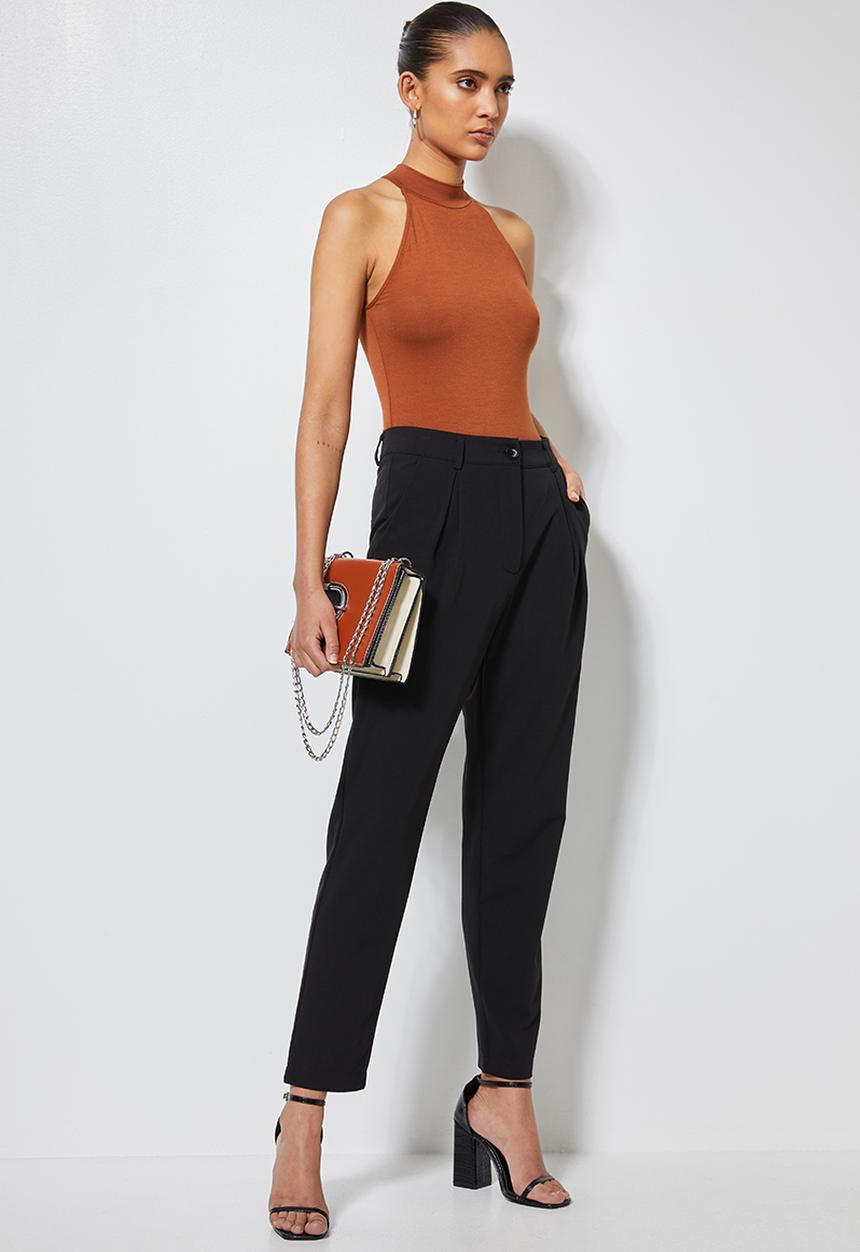 Superbalist - Tapered trouser with pleat detail - black