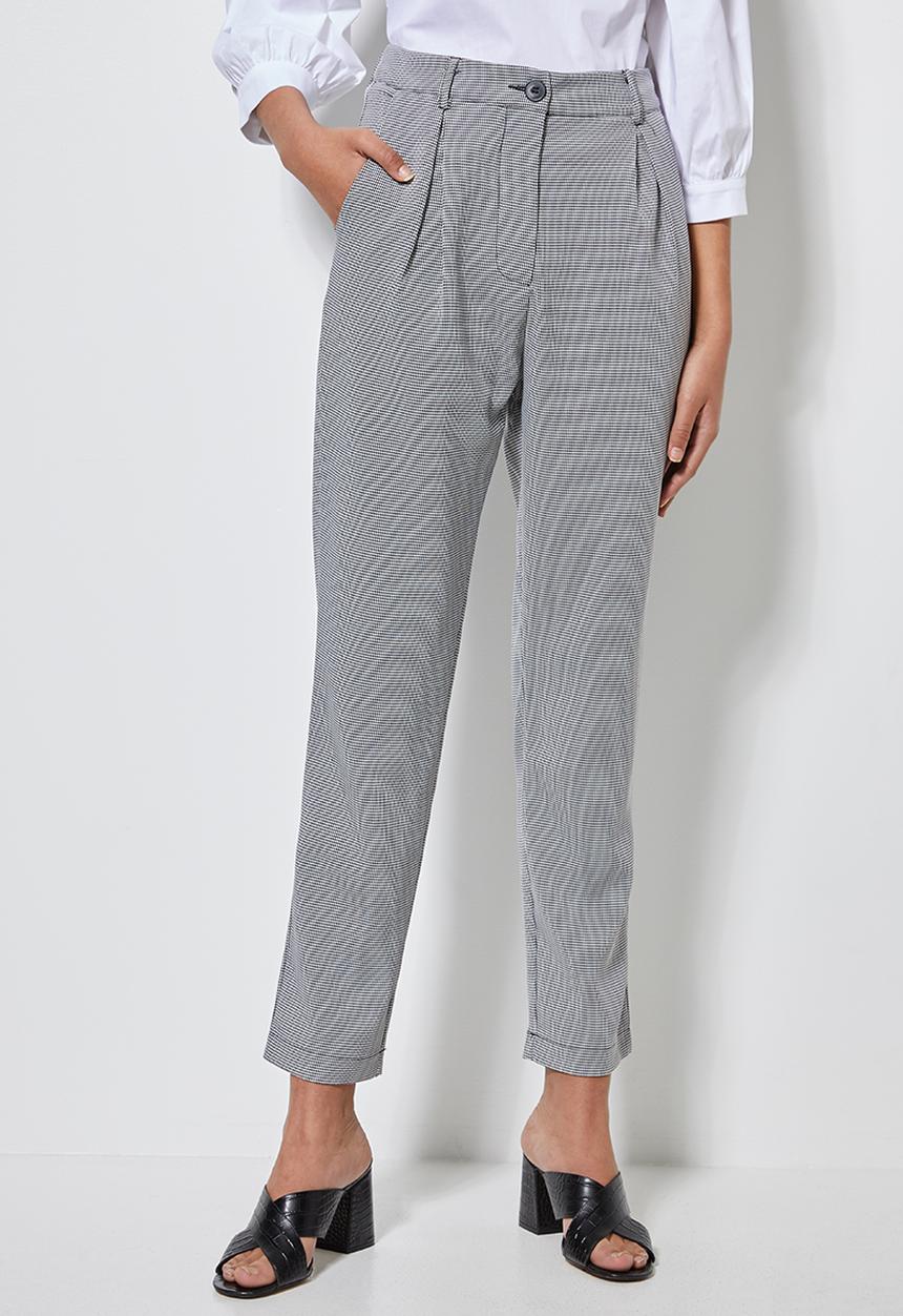 Superbalist - Tapered trouser with pleat detail - black & white