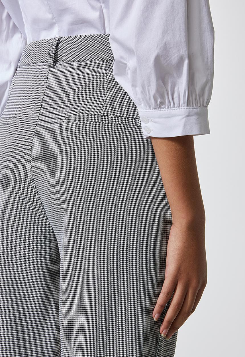 Superbalist - Tapered trouser with pleat detail - black & white