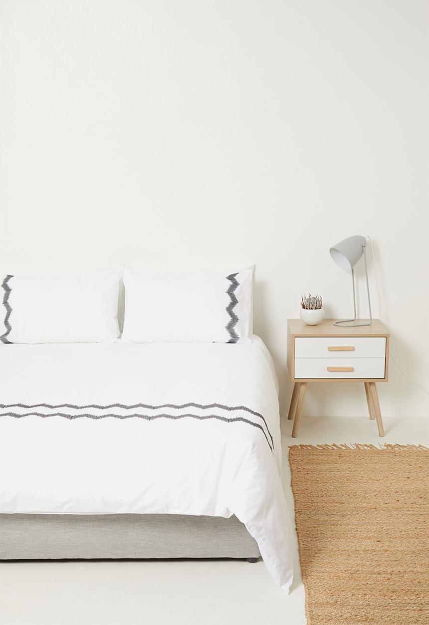 Sixth Floor - Zane embroidered cotton duvet set - white & black