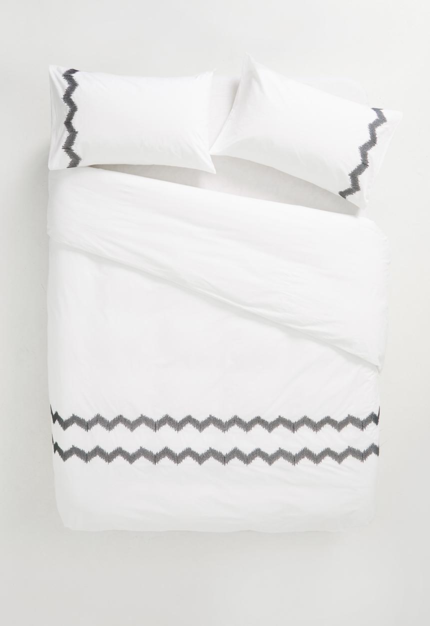 Sixth Floor - Zane embroidered cotton duvet set - white & black