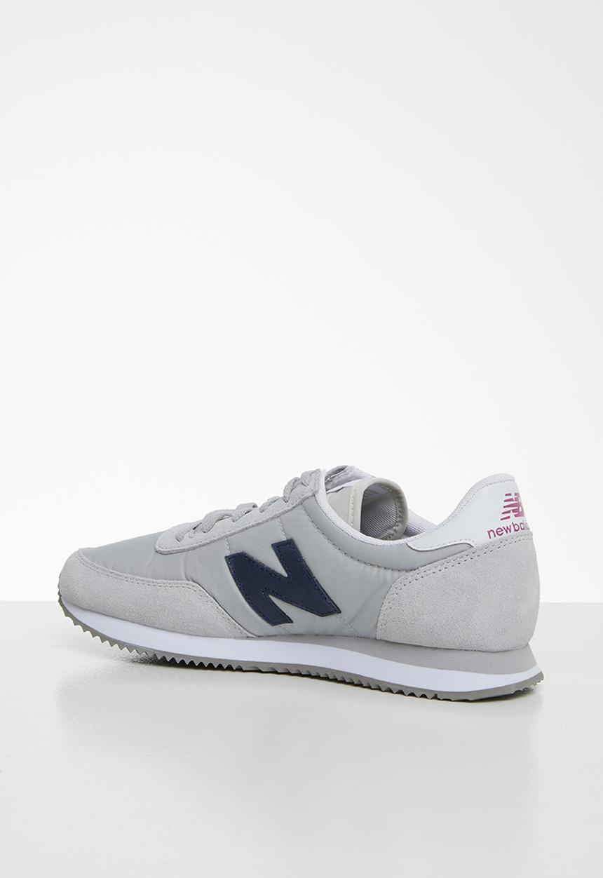 New Balance  - 720 Classic racer - light aluminum