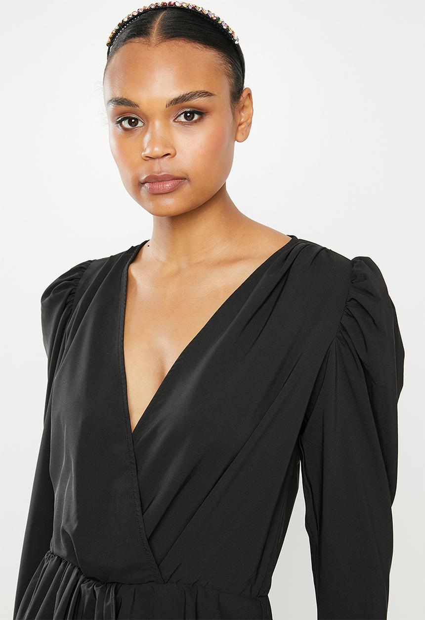 Missguided - Puff sleeve plunge neck asymmetrical frill hem blouse - black