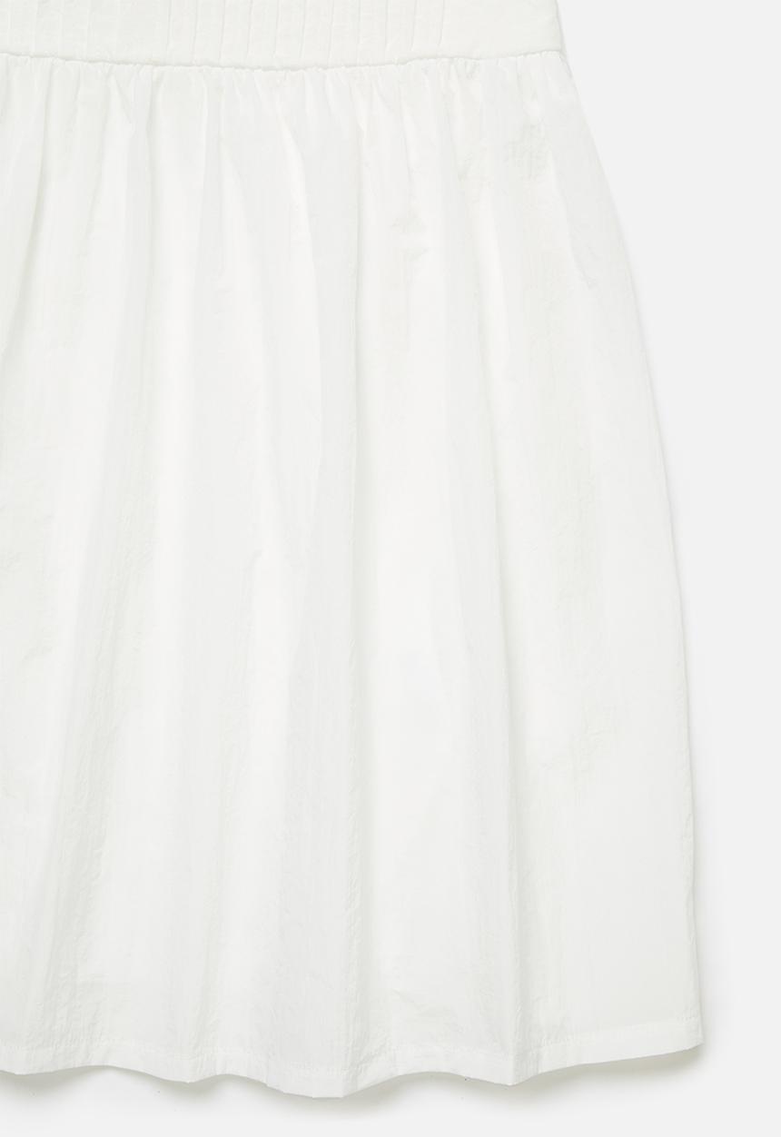 Missguided - Petite long sleeve smock dress - white