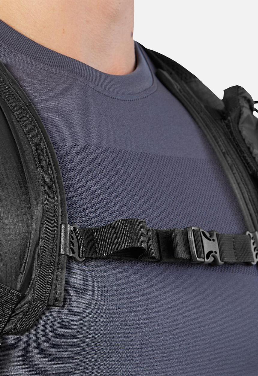 ASICS - Lightweight running backpack - black