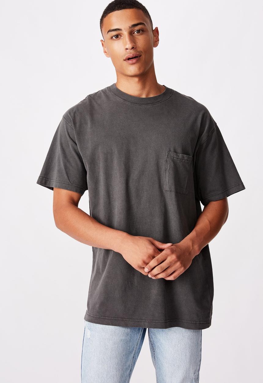 Cotton On - Loose fit washed pocket tee - washed black