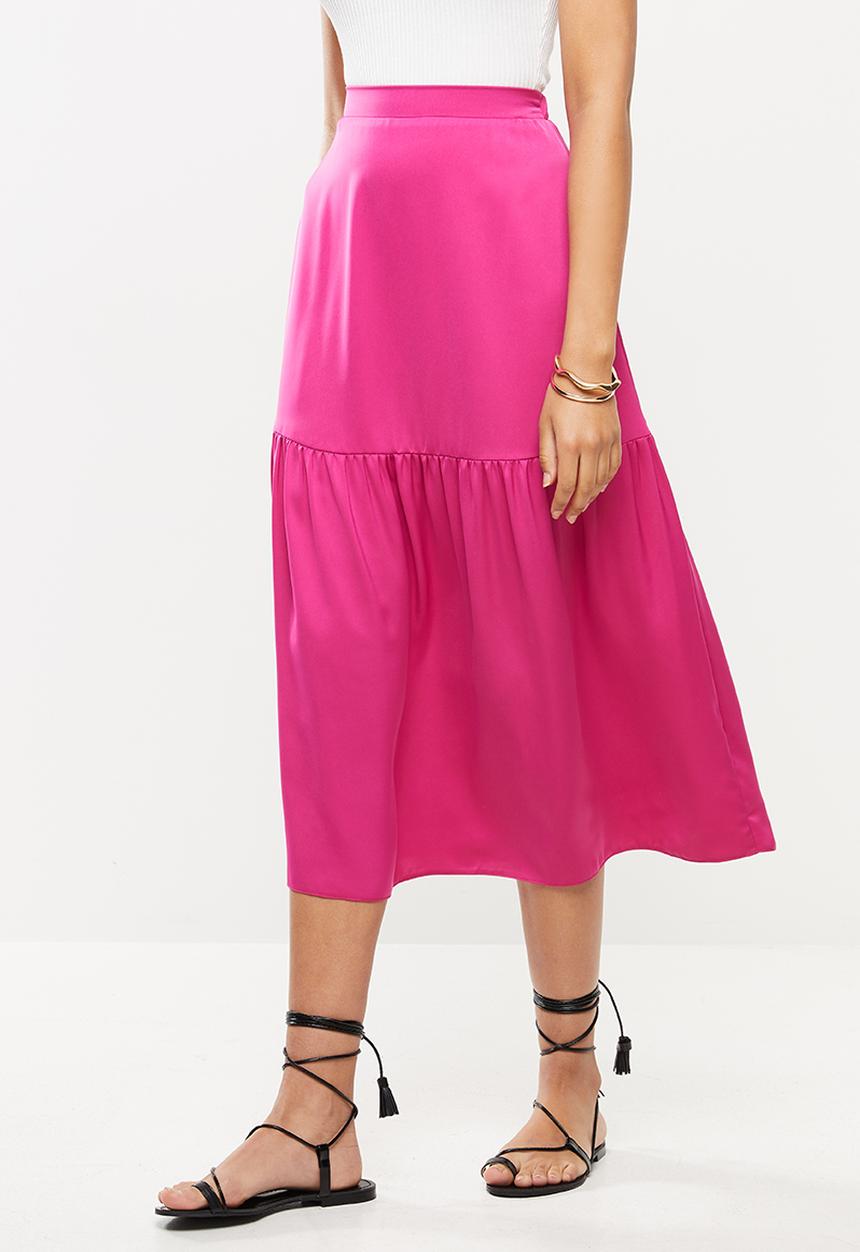 VELVET - Tiered satin pull on midi skirt - pink 