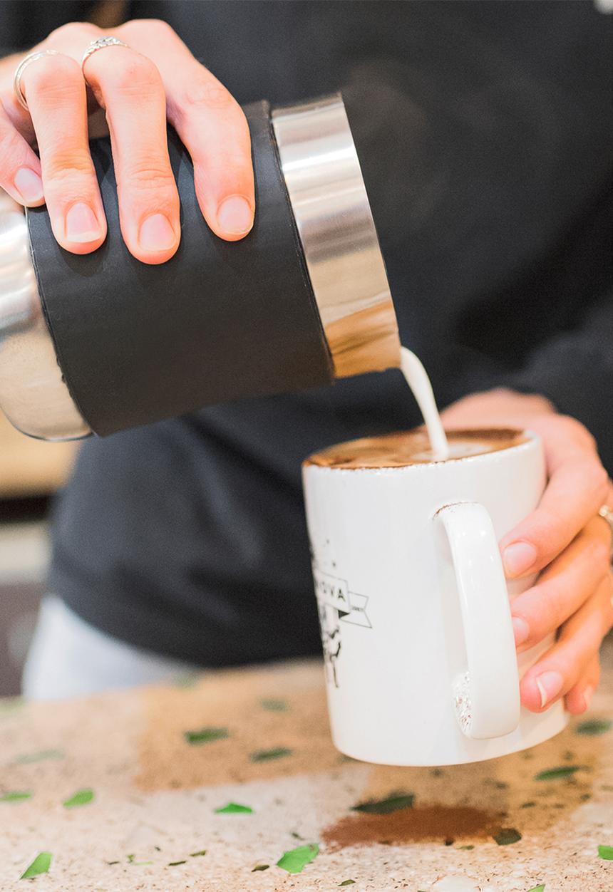 Barista & Co - Shortly milk jug 600ml - steel
